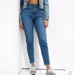 acid wash american eagle mom straight leg jeans| size 6 short | never worn